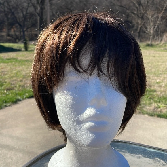 NWT 9/8” short brown wig very subtle golden lights layered shaped waved bangs DP - Picture 15 of 15